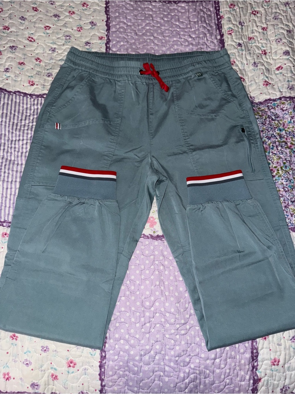 Mediclo Women's Scrub Pants & Top Set in Blue - Picture 3 of 4
